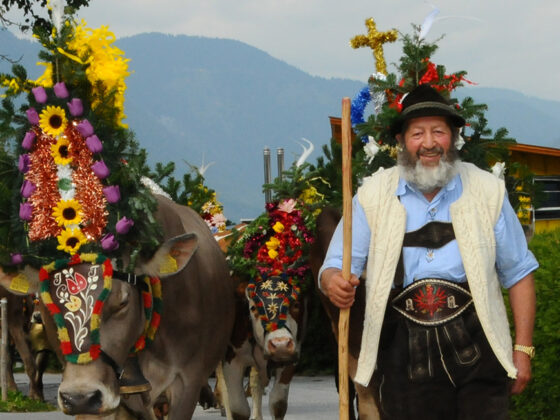 Der Almabtrieb – ein traditionelles Fest mit Milchstaffel und Stechstaffel